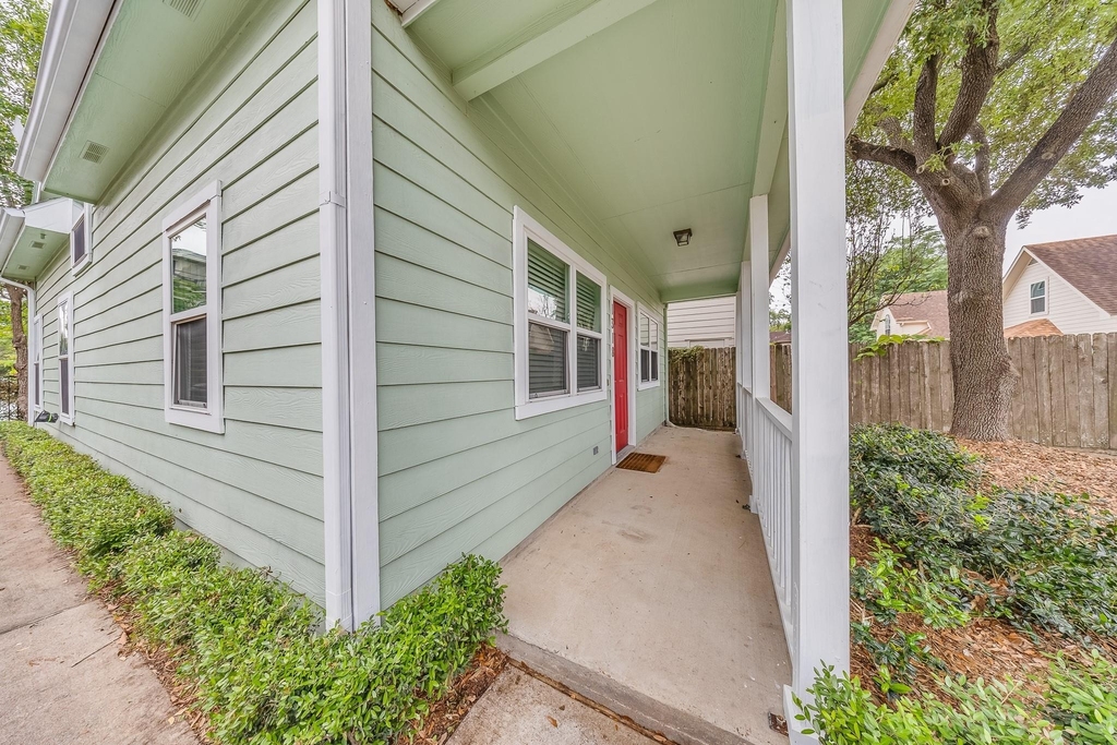 1318 Dennis Street - Photo 8