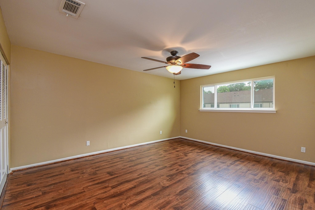 10502 Hammerly Boulevard - Photo 5