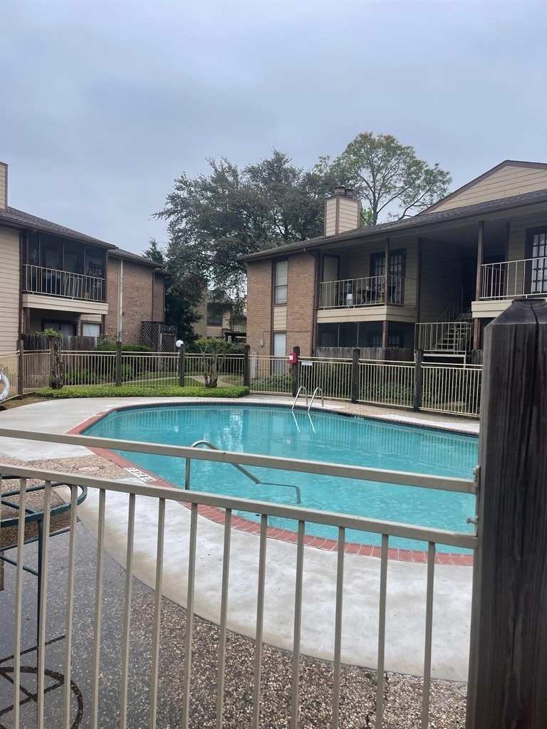9000 Bissonnet Street - Photo 0