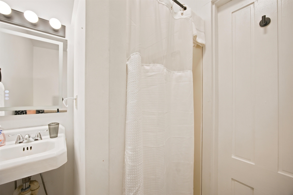 166 Main - Photo 14