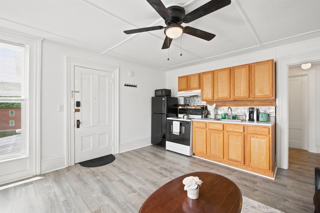 166 Main - Photo 3