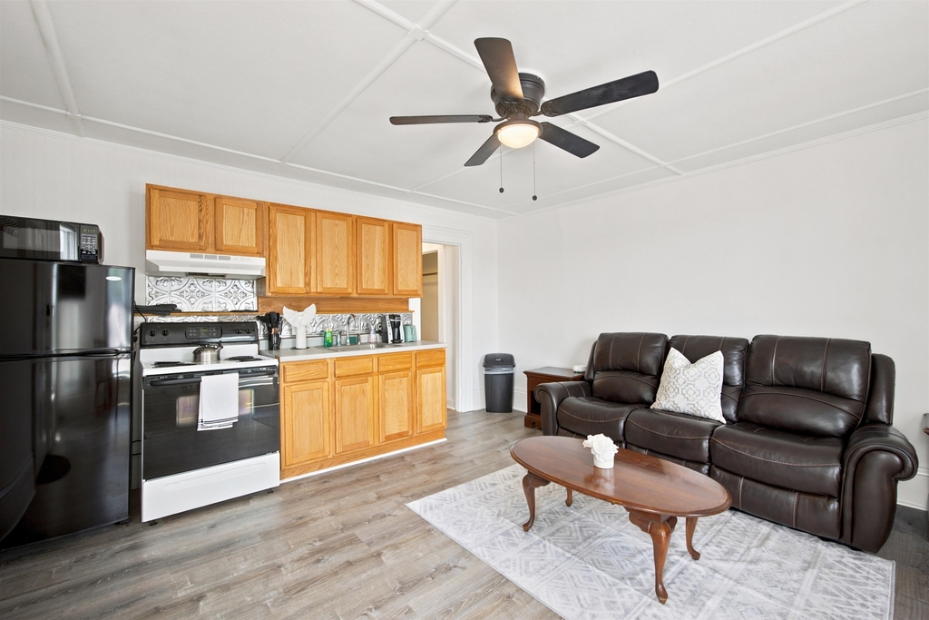 166 Main - Photo 2