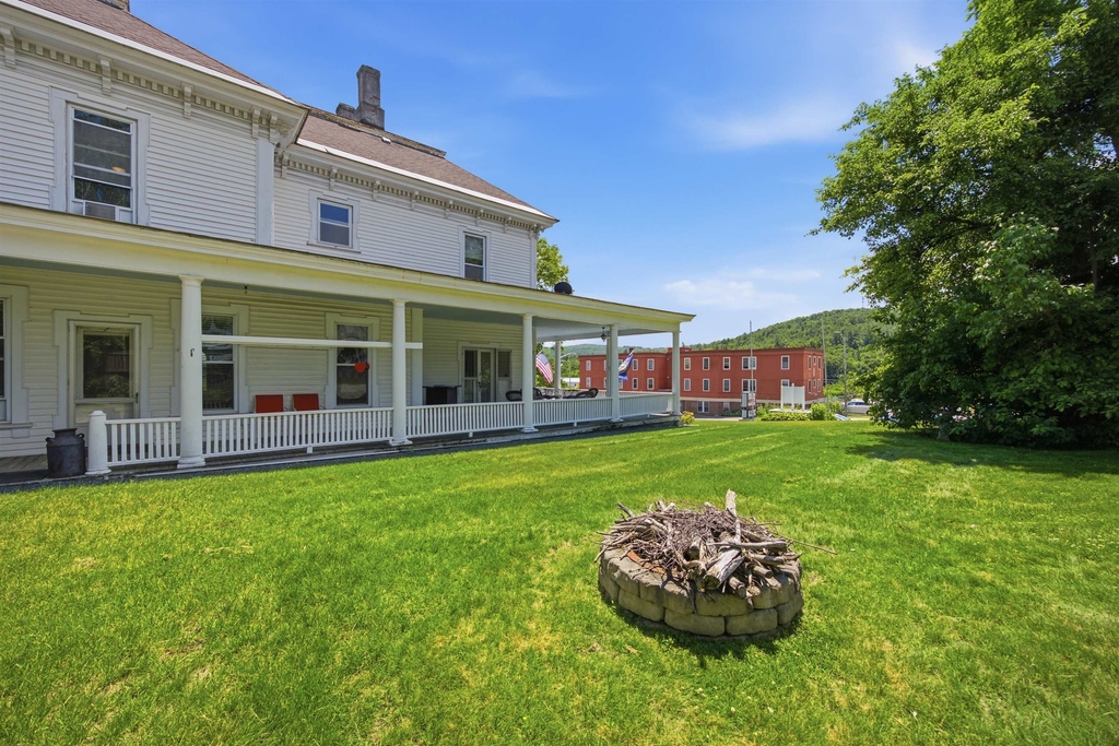 166 Main - Photo 18