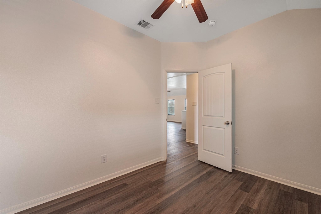 106 Crown Point Court - Photo 18