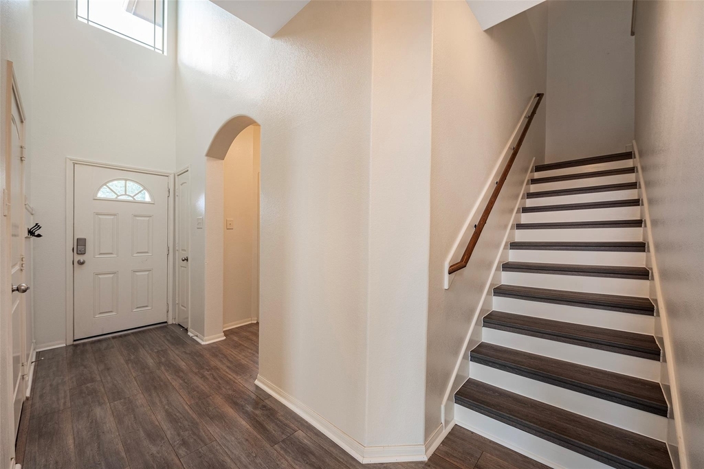 106 Crown Point Court - Photo 4
