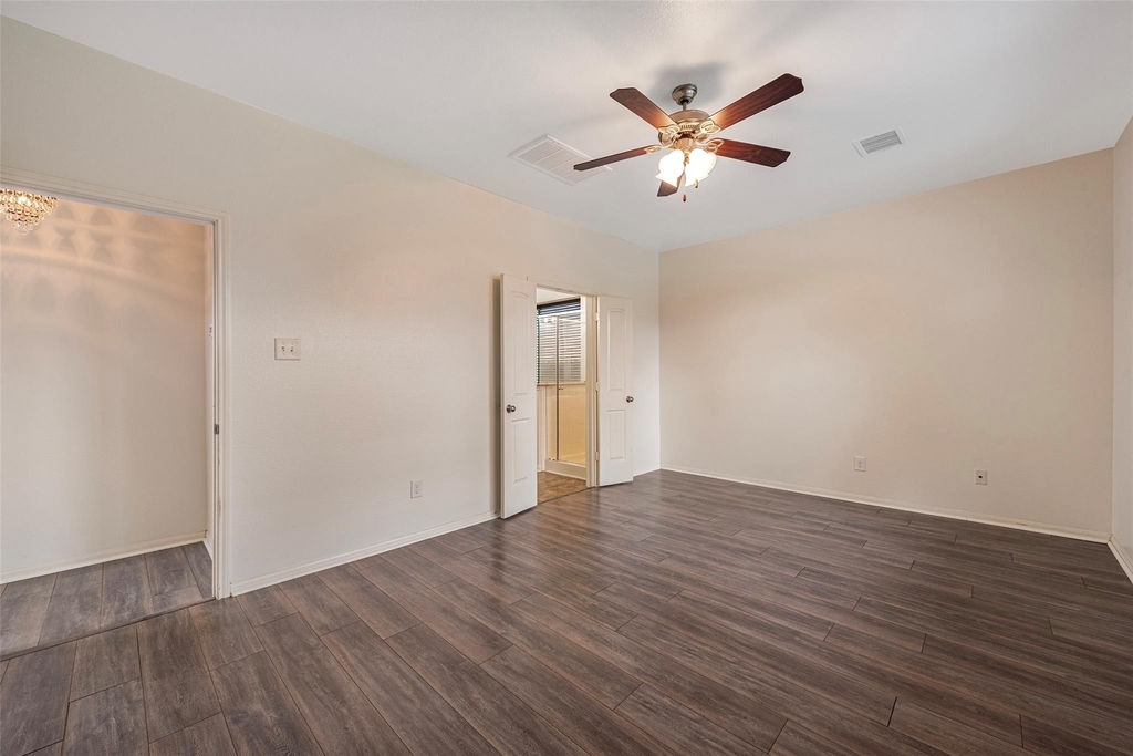 106 Crown Point Court - Photo 10