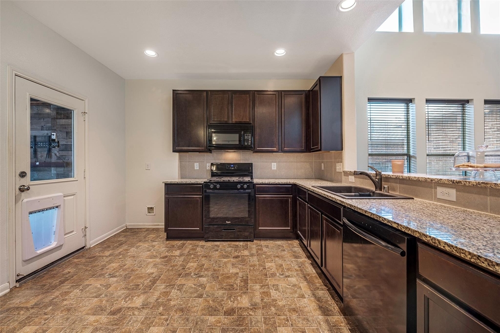 106 Crown Point Court - Photo 8