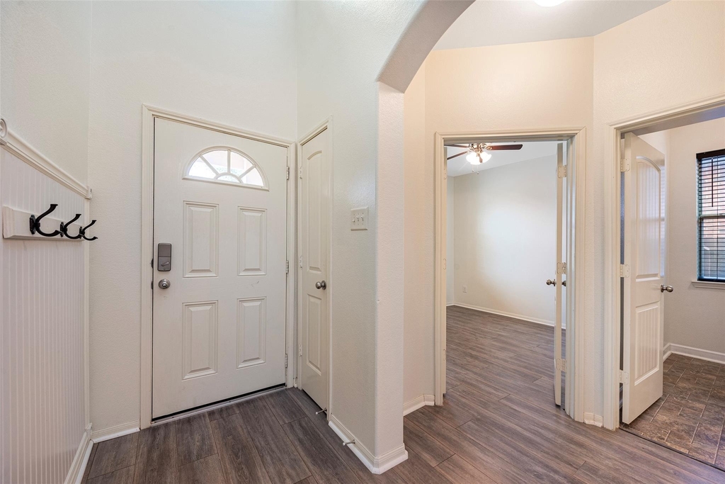 106 Crown Point Court - Photo 1