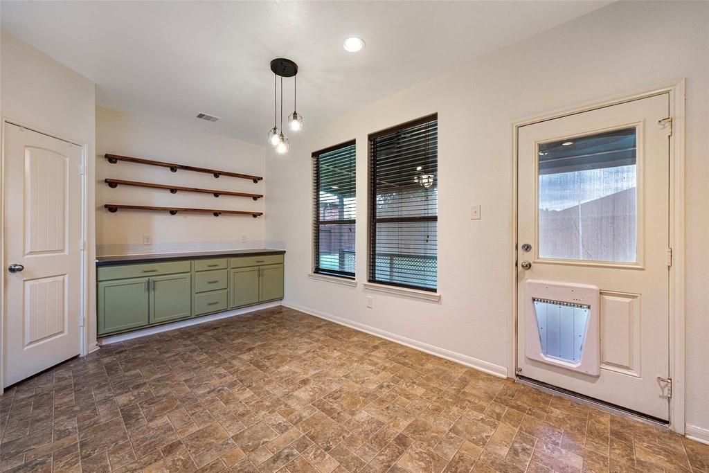 106 Crown Point Court - Photo 9