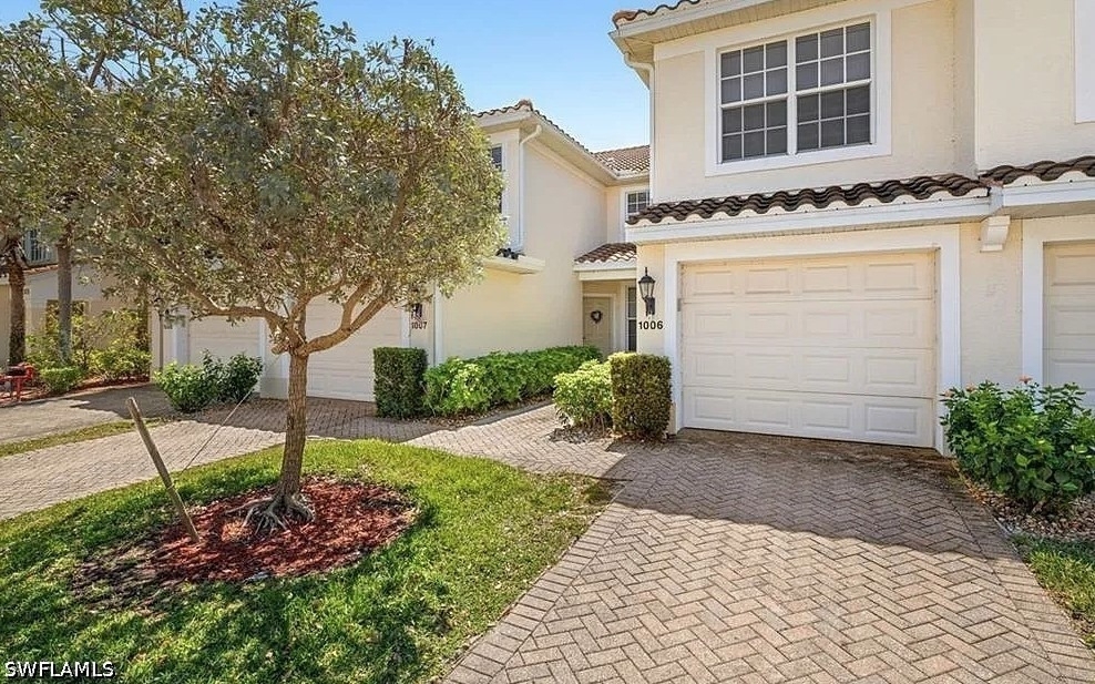 1315 Henley Street - Photo 1