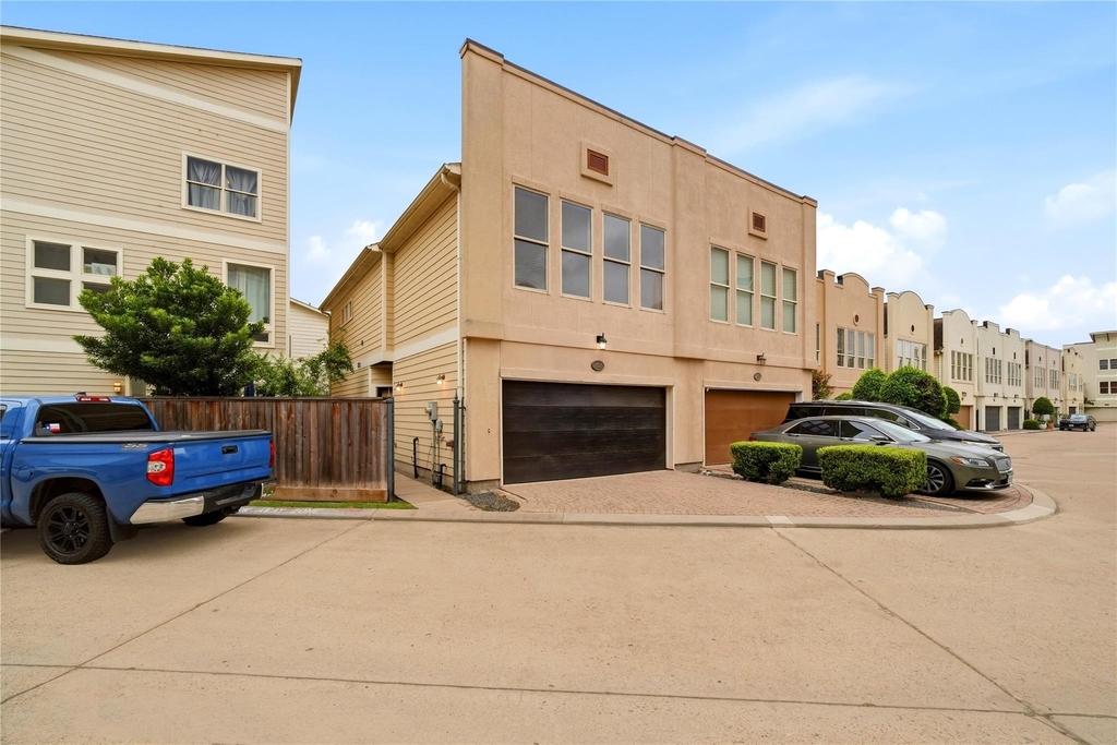 2323 Sperber Lane - Photo 3