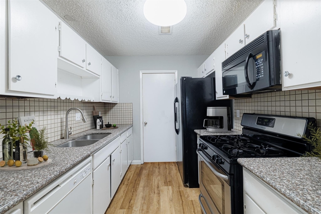 22707 Smokey Hill Drive - Photo 3