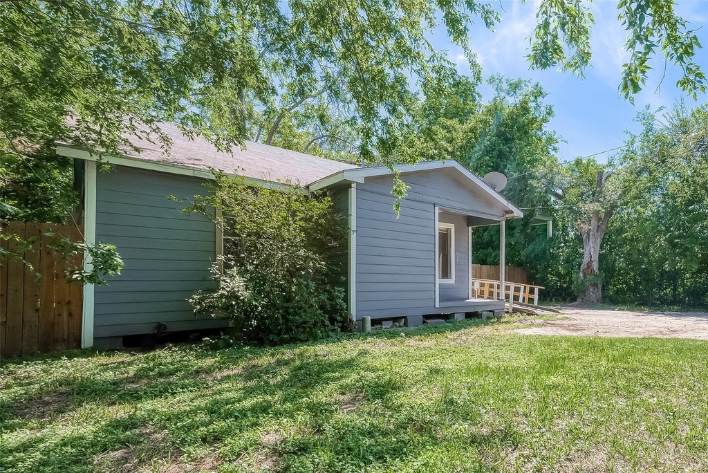 4810 Carmen Street - Photo 2
