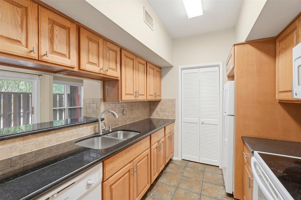 2025 Augusta Drive - Photo 8