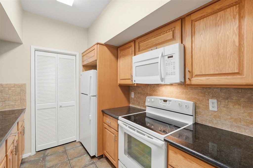 2025 Augusta Drive - Photo 9