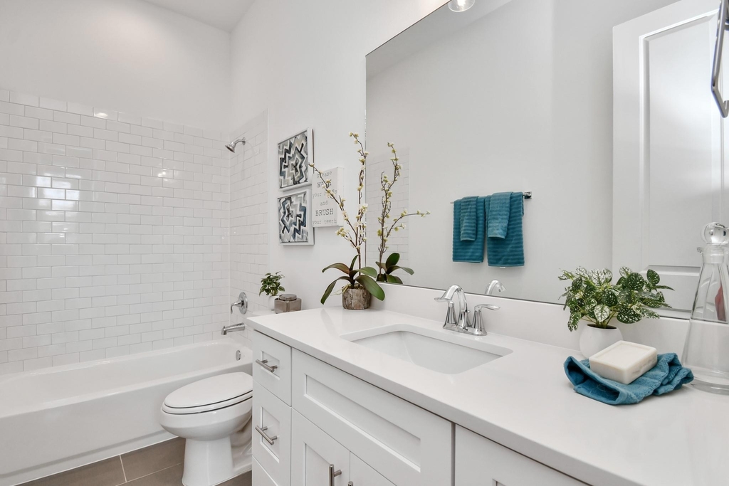9018 Laverne Laurel Lane - Photo 8