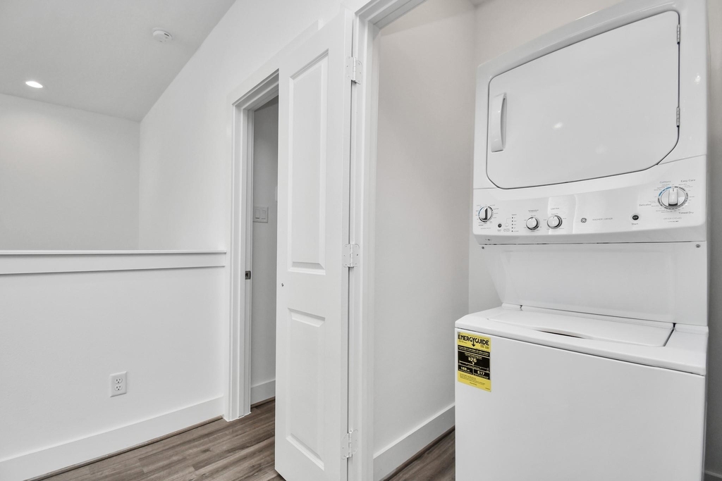9018 Laverne Laurel Lane - Photo 15