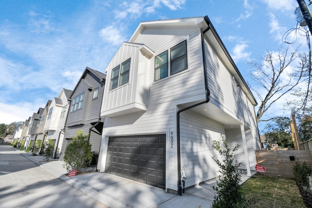 9018 Laverne Laurel Lane - Photo 1