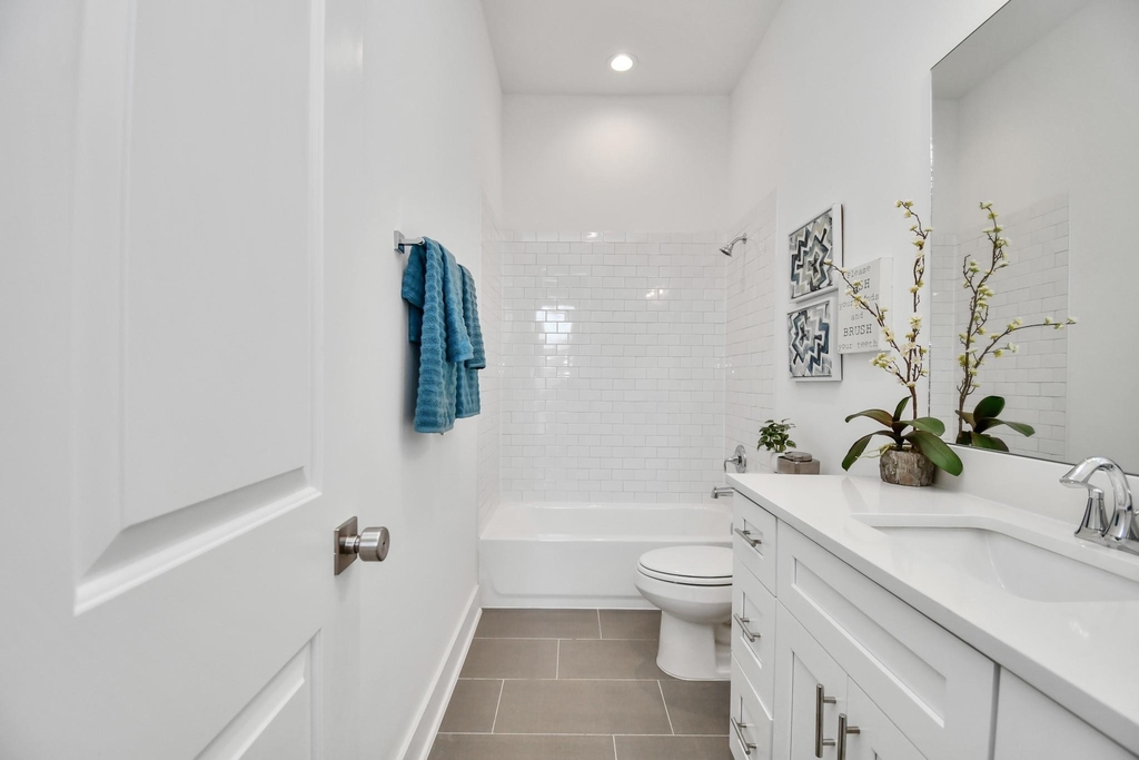 9018 Laverne Laurel Lane - Photo 9