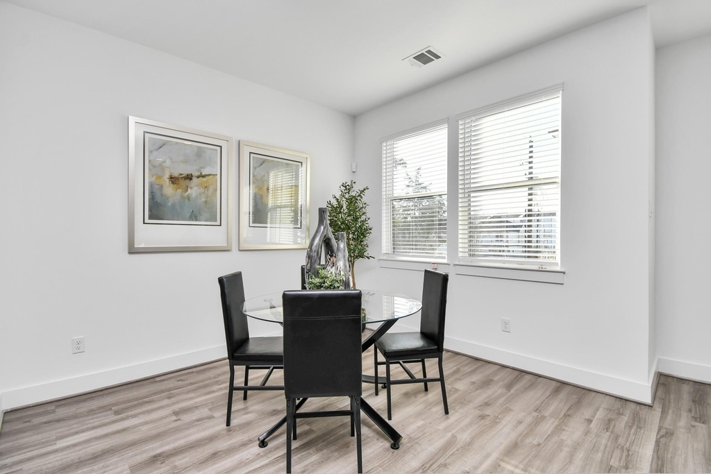 9018 Laverne Laurel Lane - Photo 17