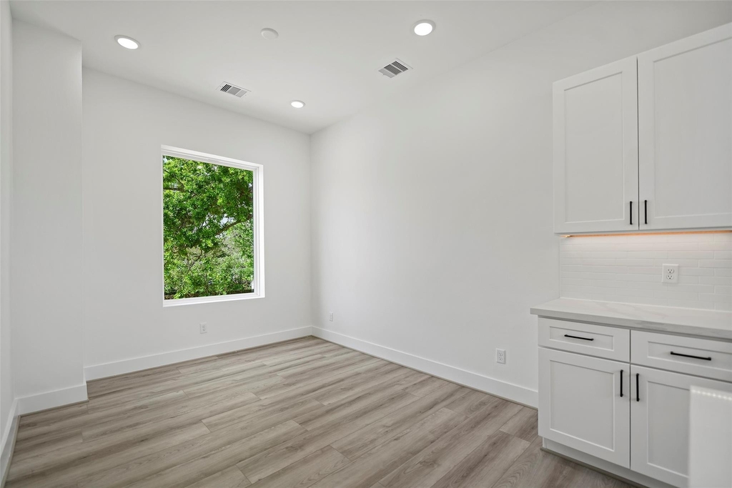 870 W Little York Road - Photo 17