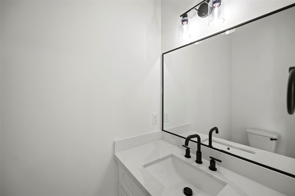 870 W Little York Road - Photo 11