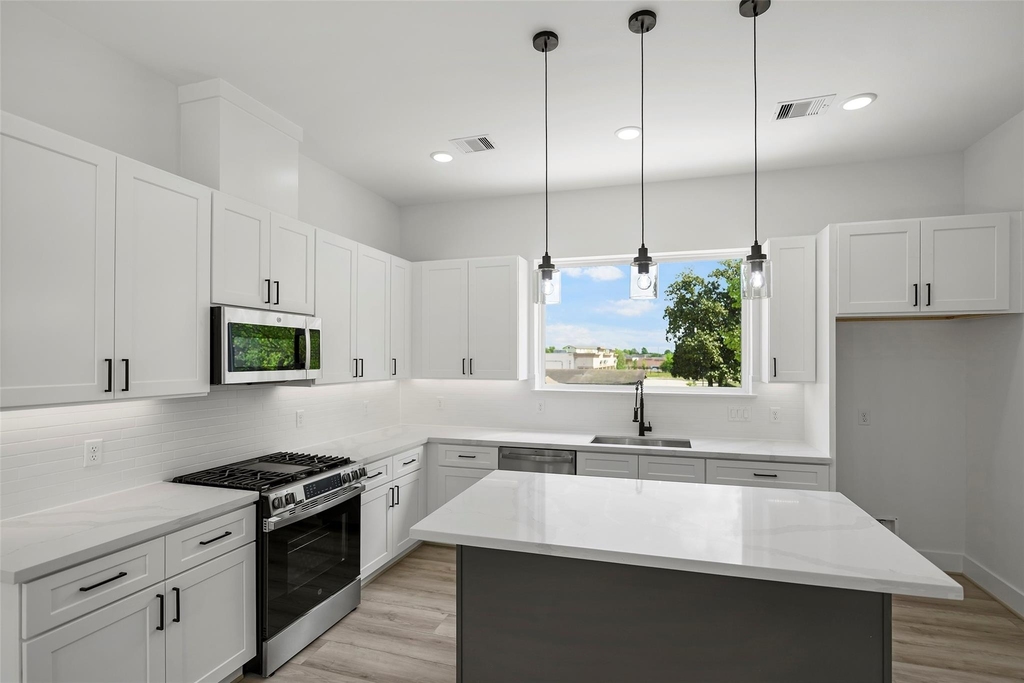 870 W Little York Road - Photo 19