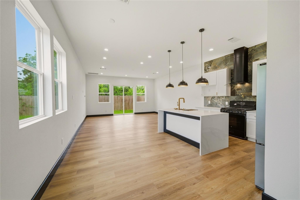 4439 Gunter Street - Photo 2