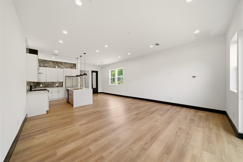 4439 Gunter Street - Photo 4