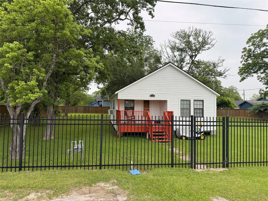 7110 Highway 6 - Photo 4
