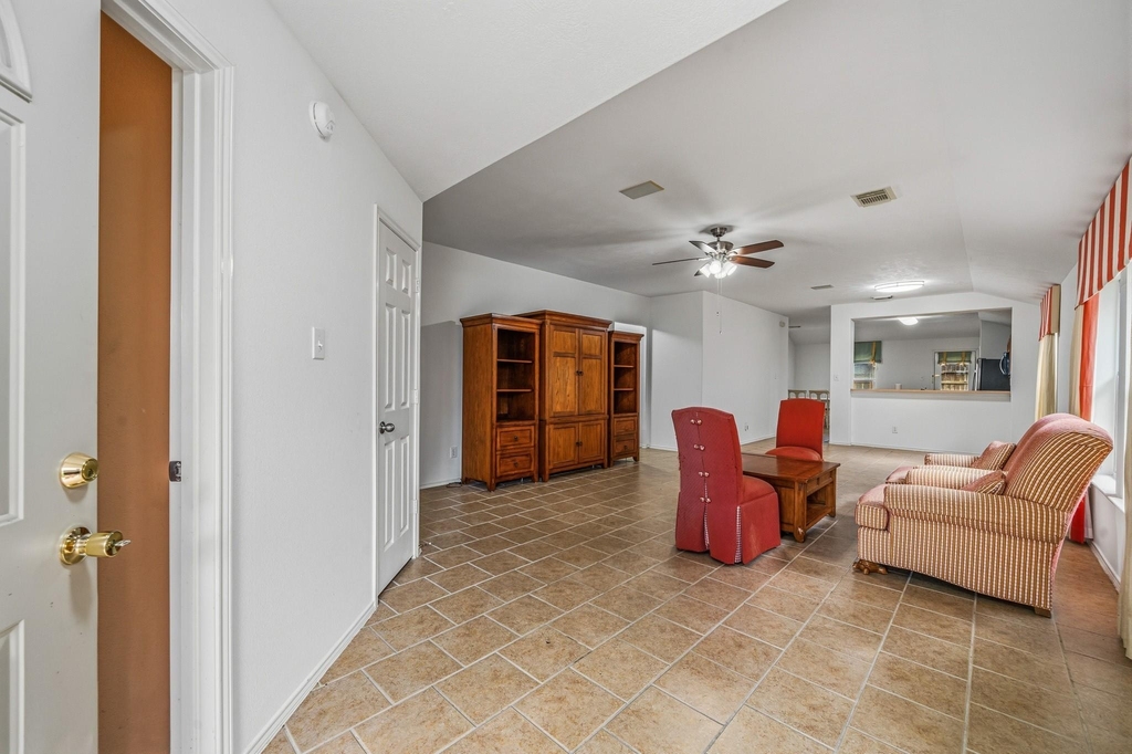 22327 Albee Drive - Photo 3