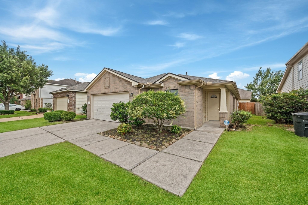 22327 Albee Drive - Photo 2