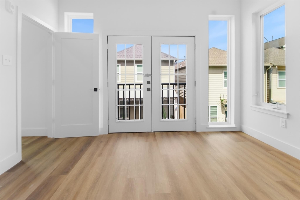5614 Larkin - Photo 0