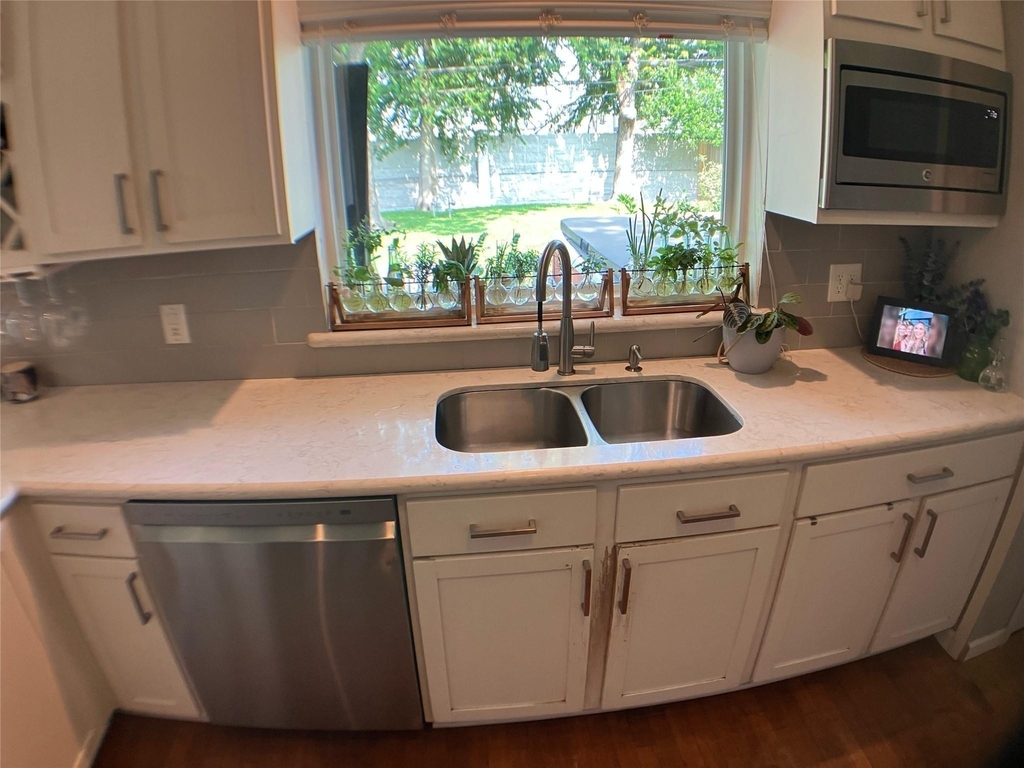 3027 Guese Road - Photo 4