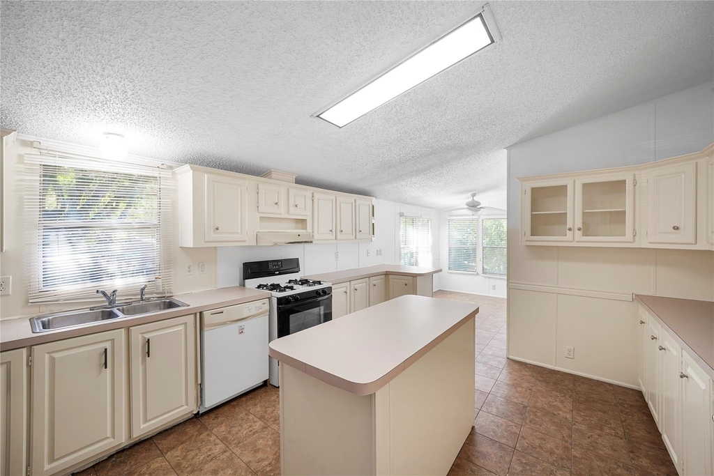 3614 College Street - Photo 1