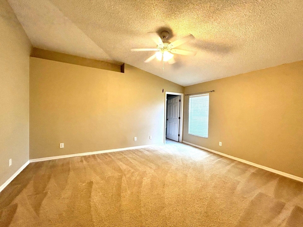 4760 Manchester Drive - Photo 8