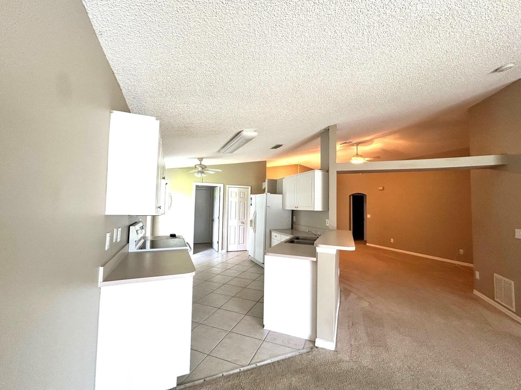 4760 Manchester Drive - Photo 4