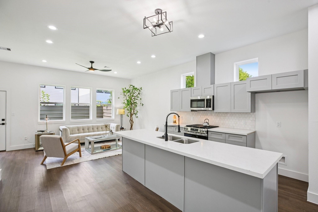 6809 Conley Street - Photo 7