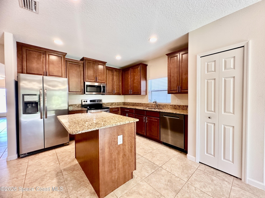 1385 Fuji Drive - Photo 5