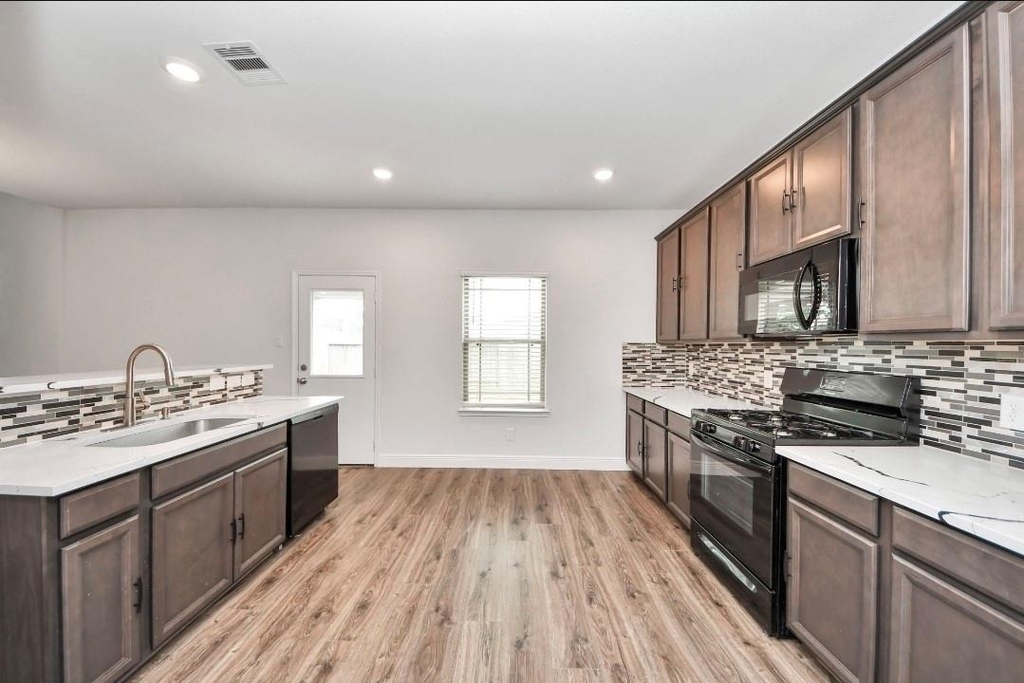 7638 Nevaeh Crest Path - Photo 18