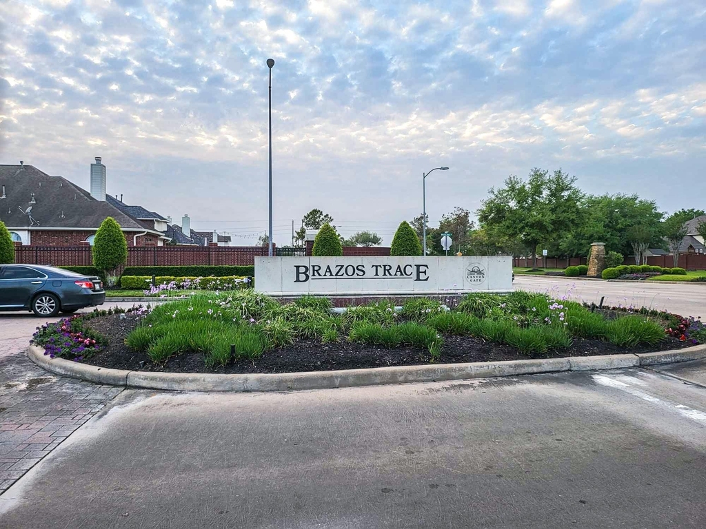 419 Thorpe Springs Drive - Photo 3
