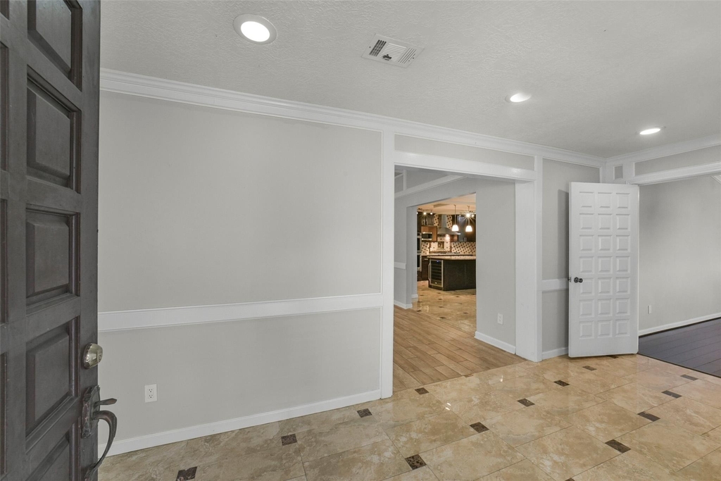 5147 Beechnut Street - Photo 2