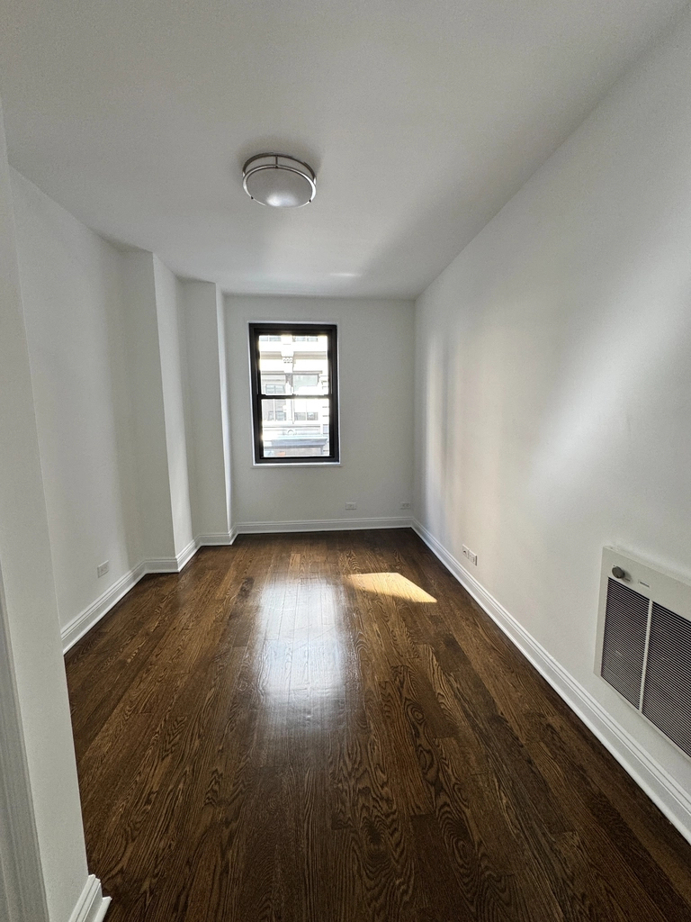 5th Avenue, 15th St - Photo 5