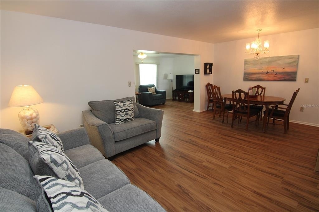 810 Oakmont Avenue - Photo 2