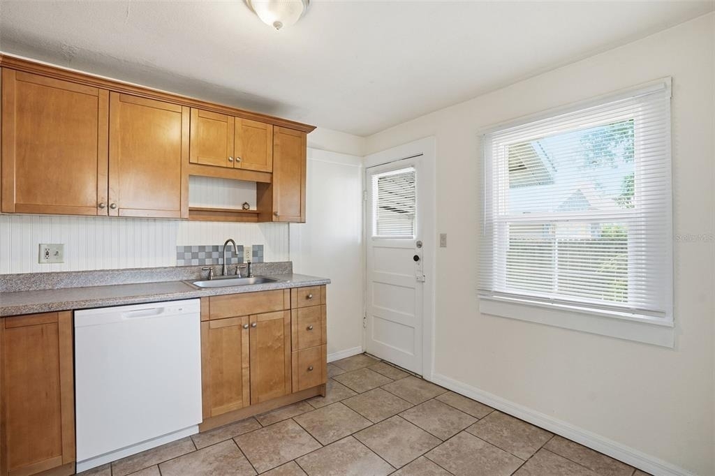 409 Lebeau Street - Photo 3