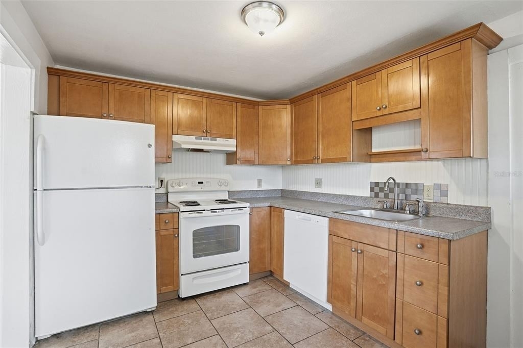 409 Lebeau Street - Photo 2