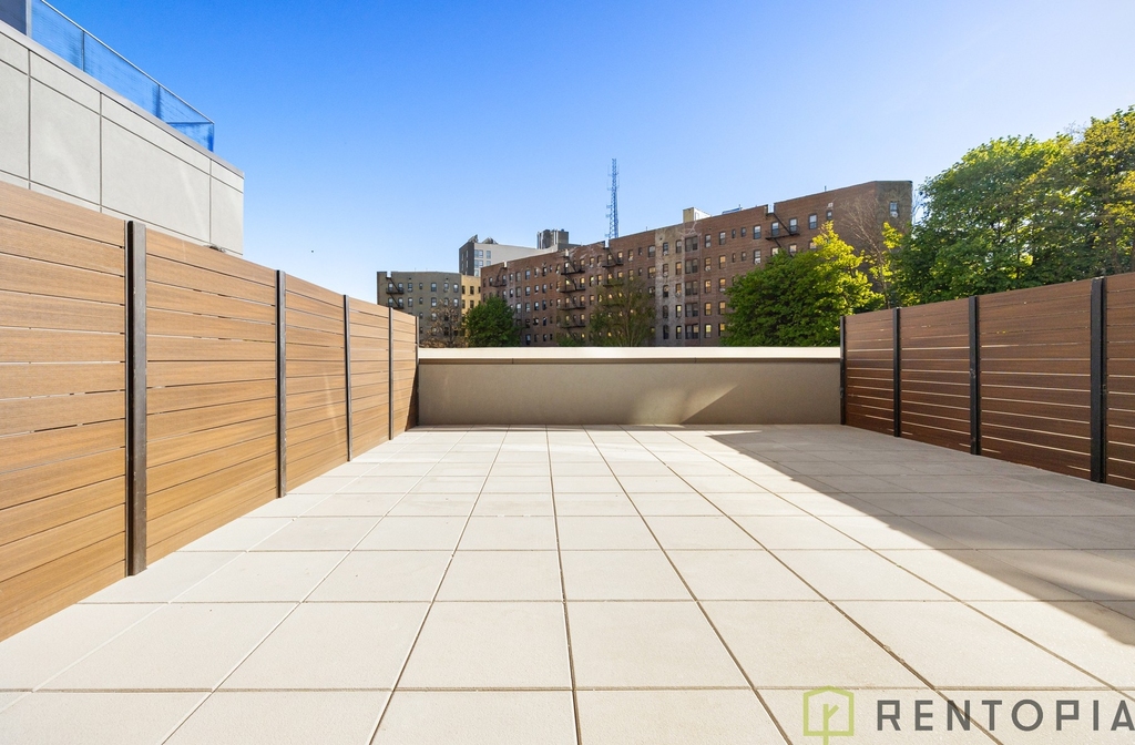 960 Franklin Avenue - Photo 4