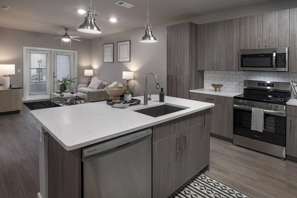 1015 Lake Forest Boulevard - Photo 11