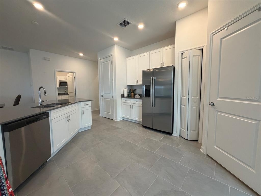 652 Grove Street - Photo 11