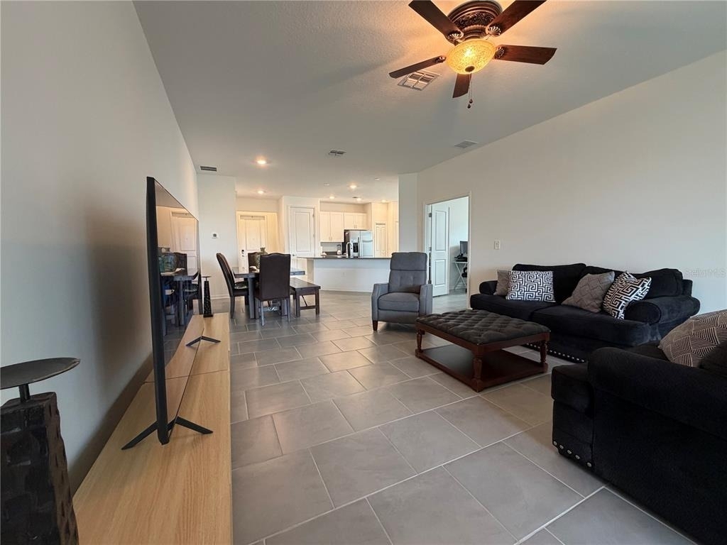 652 Grove Street - Photo 3